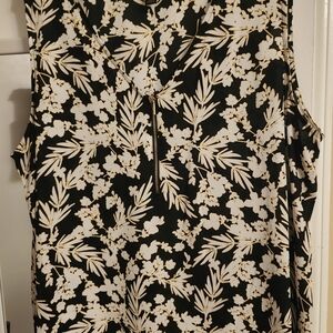 Worthington Black and White Floral Top